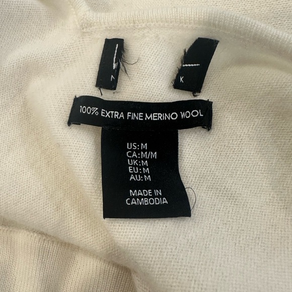 Nicole  Miller Sweater Cream button mock 100% extra fine merino wool NWOT SZ M - Picture 7 of 7